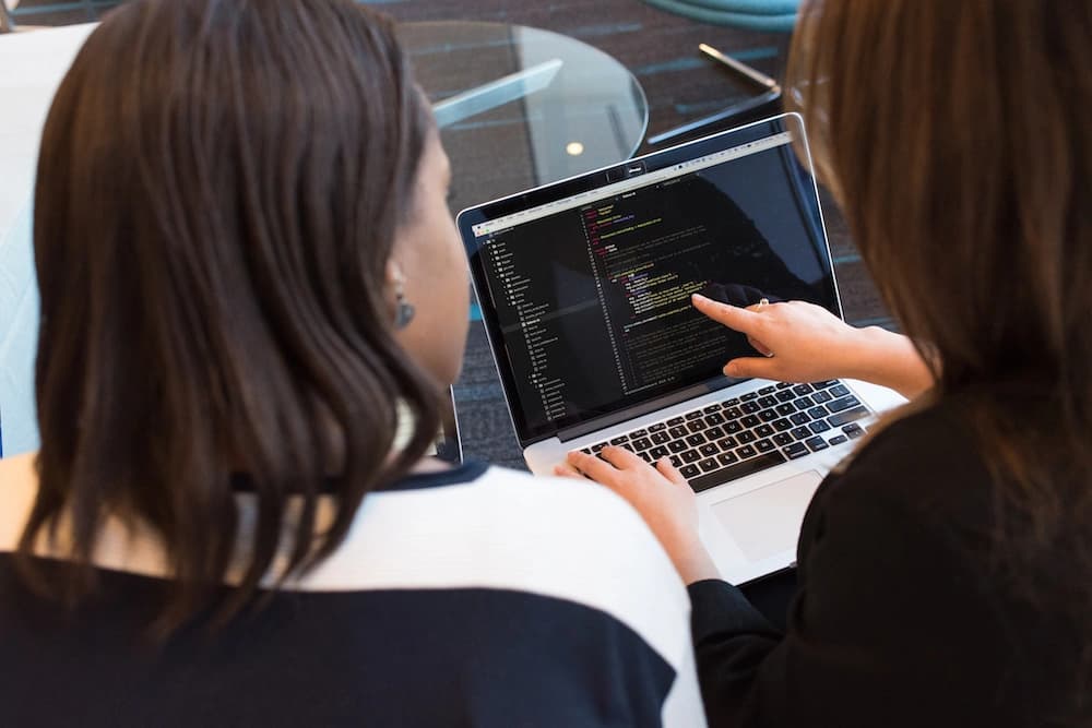 https://a.storyblok.com/f/251438/1000x667/34d9a1352d/dev.webp